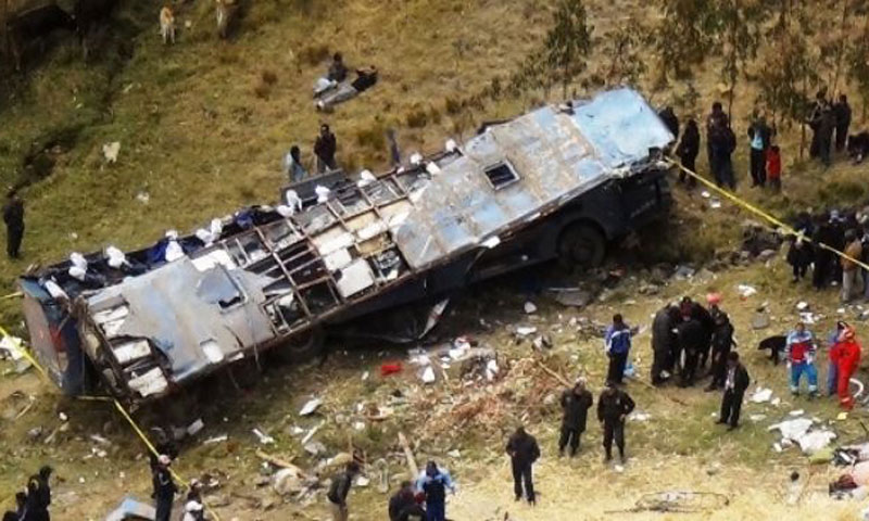 18 killed in truck-bus collision in Argentina 