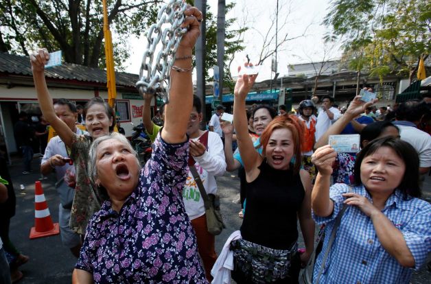 Thai protesters hold fresh rallies to overthrow Yingluck Shinawat