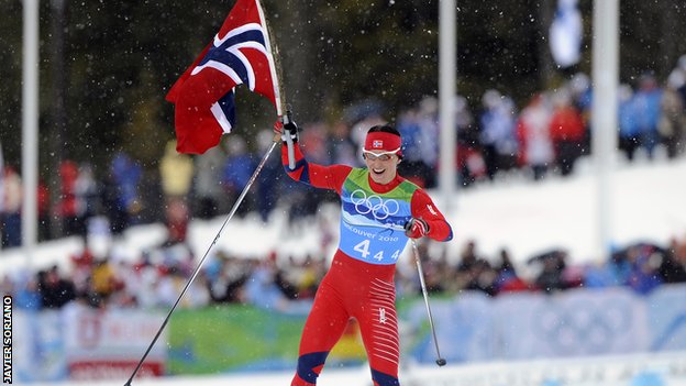 Sochi 2014: Norwegian Marit Bjoergen wins gold medal in ladies' skiathlon