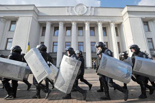 Ukraine crises: Protesters take full control of Kiev
