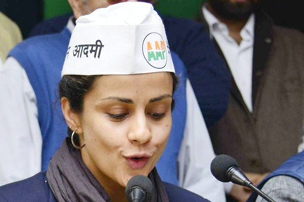 Aam Aadmi Party (AAP) leader Manish Sisodia with former Miss India and actress Gul Panag during a press conference where Gul Panag was named party`s candidate for 2014 General Election from Chandigarh, in Chandigarh on March 13, 2014. (Photo: IANS)