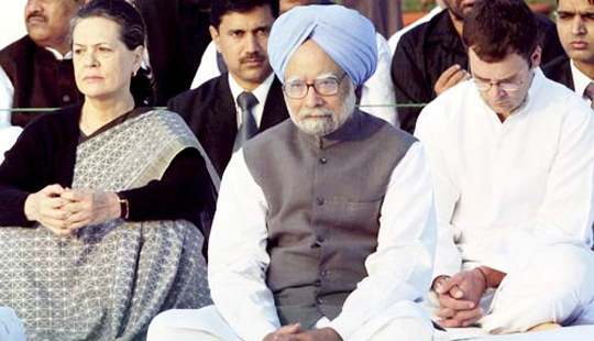 Sonia, Rahul Gandhi offer resignation, party refuses to accept