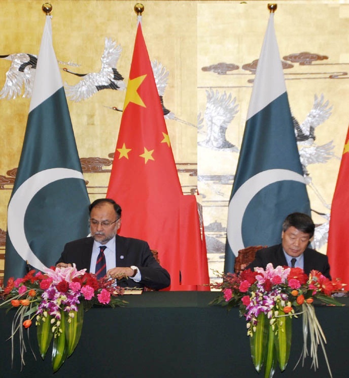 China to continue working with Pakistan for completion of development projects