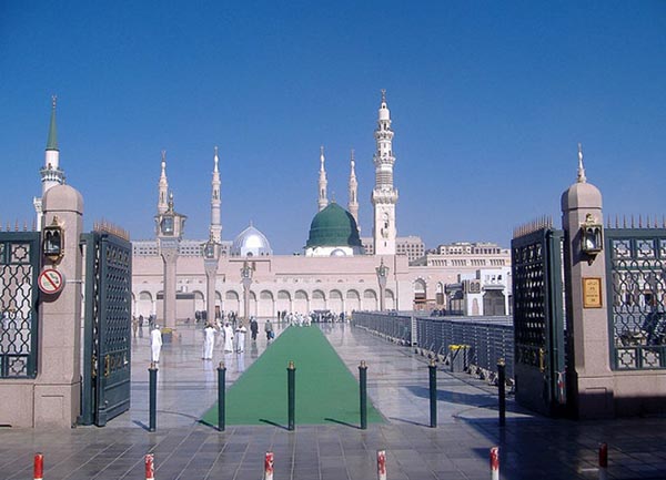 Saudi Arabia plans to destroy the tomb of prophet Muhammad, claims British newspaper