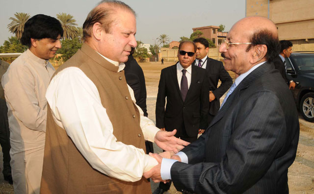 PM Nawaz reaches Karachi to inaugurate Expo-Pakistan Exhibition 2015