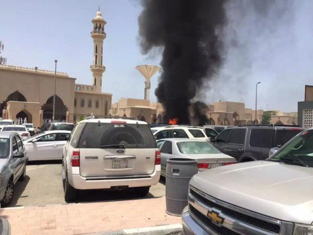 Four killed as blast targets Shia mosque in Saudi Arabia