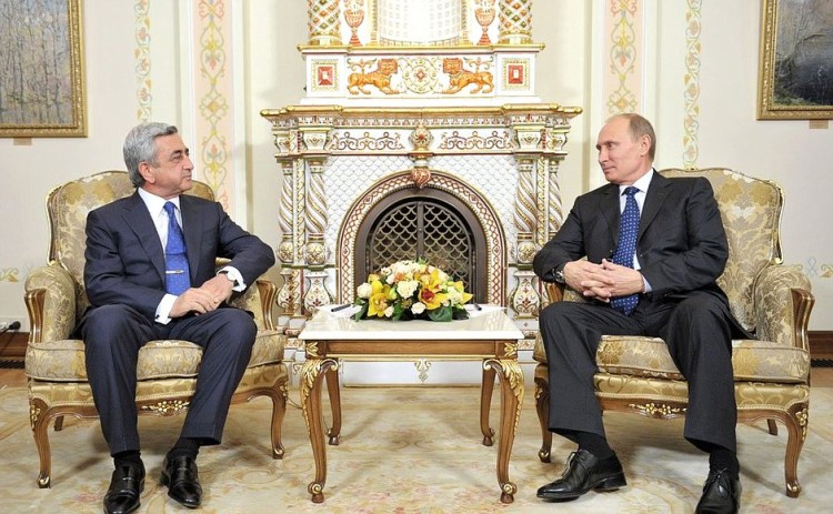 File photo of Armenian President Sargsyan with Russian President Vladimir Putin