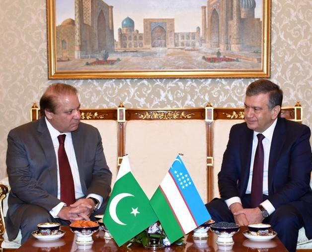 Pakistan Prime Minister Nawaz Sharif and Uzbek Prime Minister Shavkat Mirziyoyev