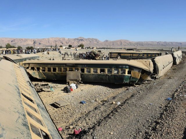 Jaffar Express accident. Drivers of locomotives engines of Pakistan Railways go on strike 