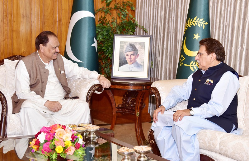Prime Minister Azad Jammu & Kashmir Raja Muhammad Farooq Haider Khan called on President Mamnoon Hussain at the Aiwan-e-Sadr, Islamabad on August 30, 2016.