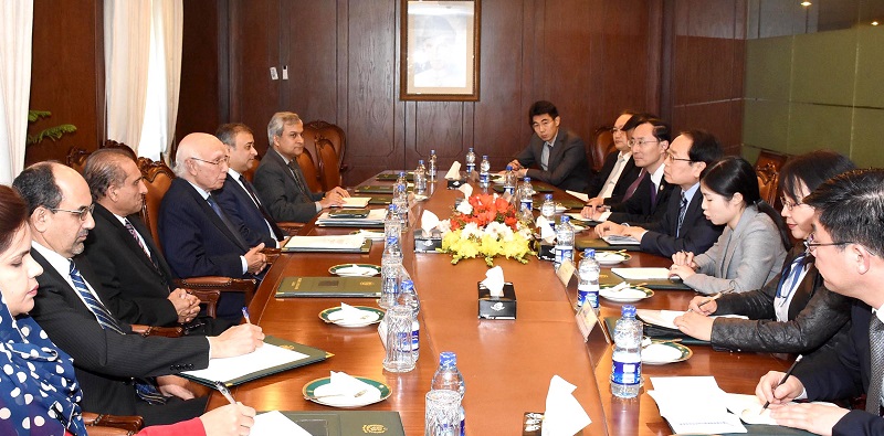 Adviser to the Prime Minister on Foreign Affairs Sartaj Aziz in a delegation level meeting with the Chinese State Commissioner for Counter Terrorism and Security Cheng Guoping in Islamabad on February 7, 2017.